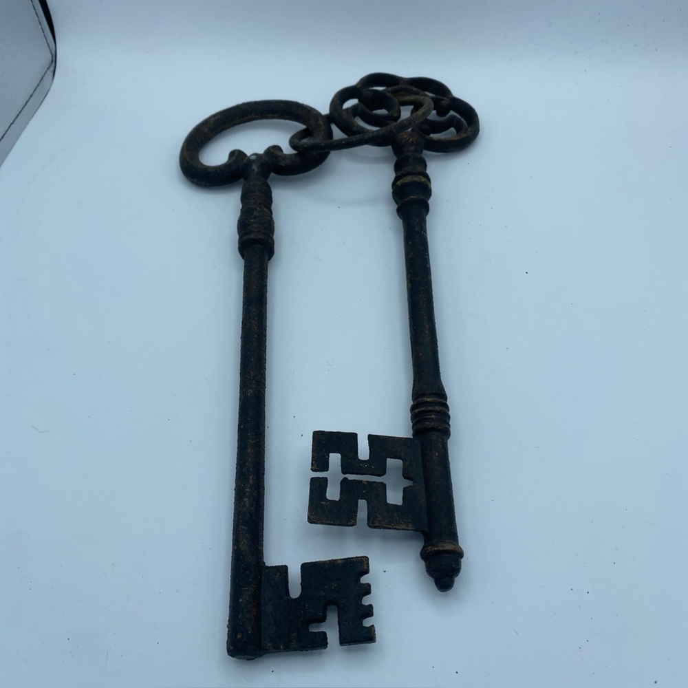 2 VTG Cast Metal Skeleton Keys Wall Decor Hanging Heavy Victorian Patina 13.5”